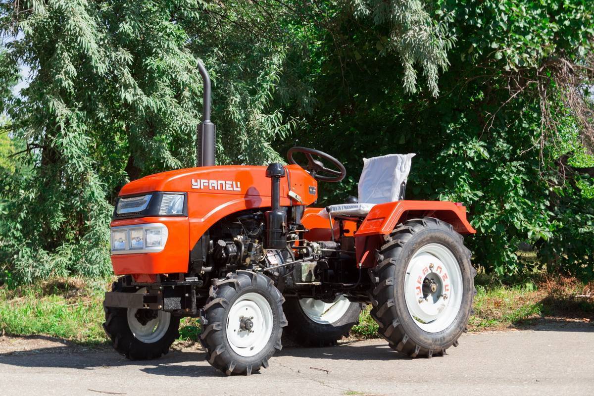 Дела дачные: покупаем минитрактор